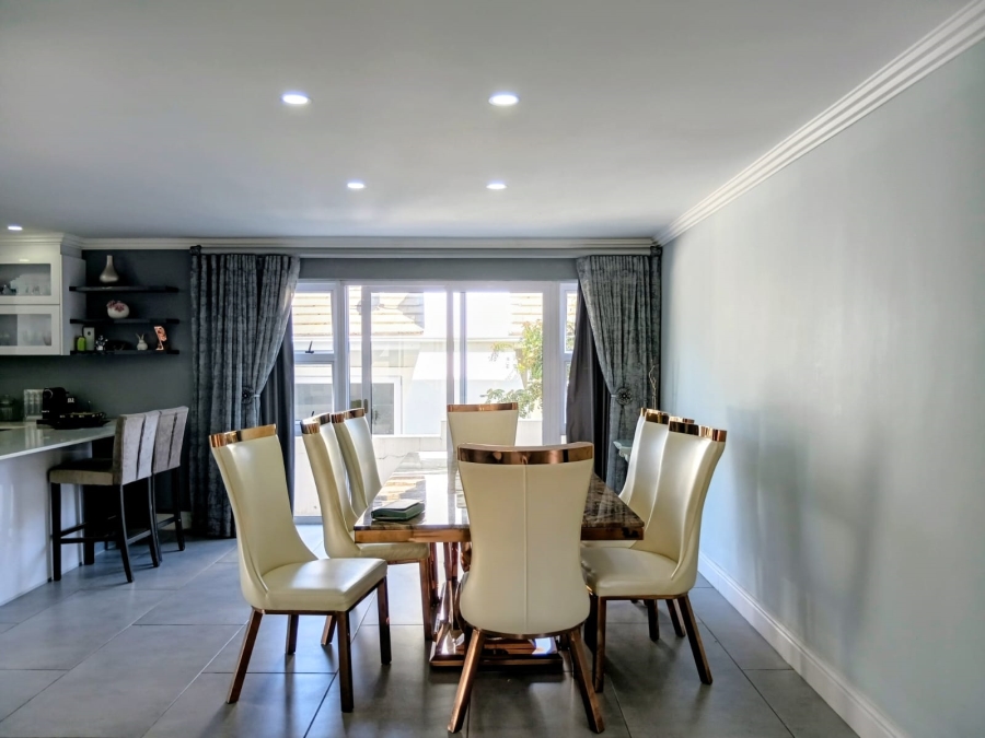 5 Bedroom Property for Sale in Beacon Bay Eastern Cape